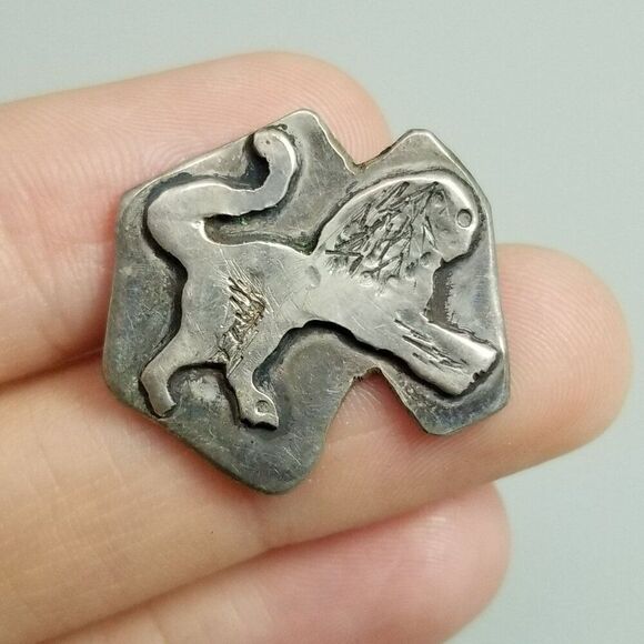 Vintage Small Lion Brooch, Silver Tone Retro Hand Crafted 70s Style, Estate - Picture 6 of 7